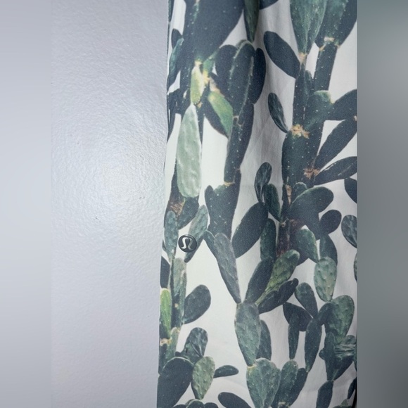 Lululemon Jet Cropped Slim Cactus Pants size 8 - Picture 5 of 5